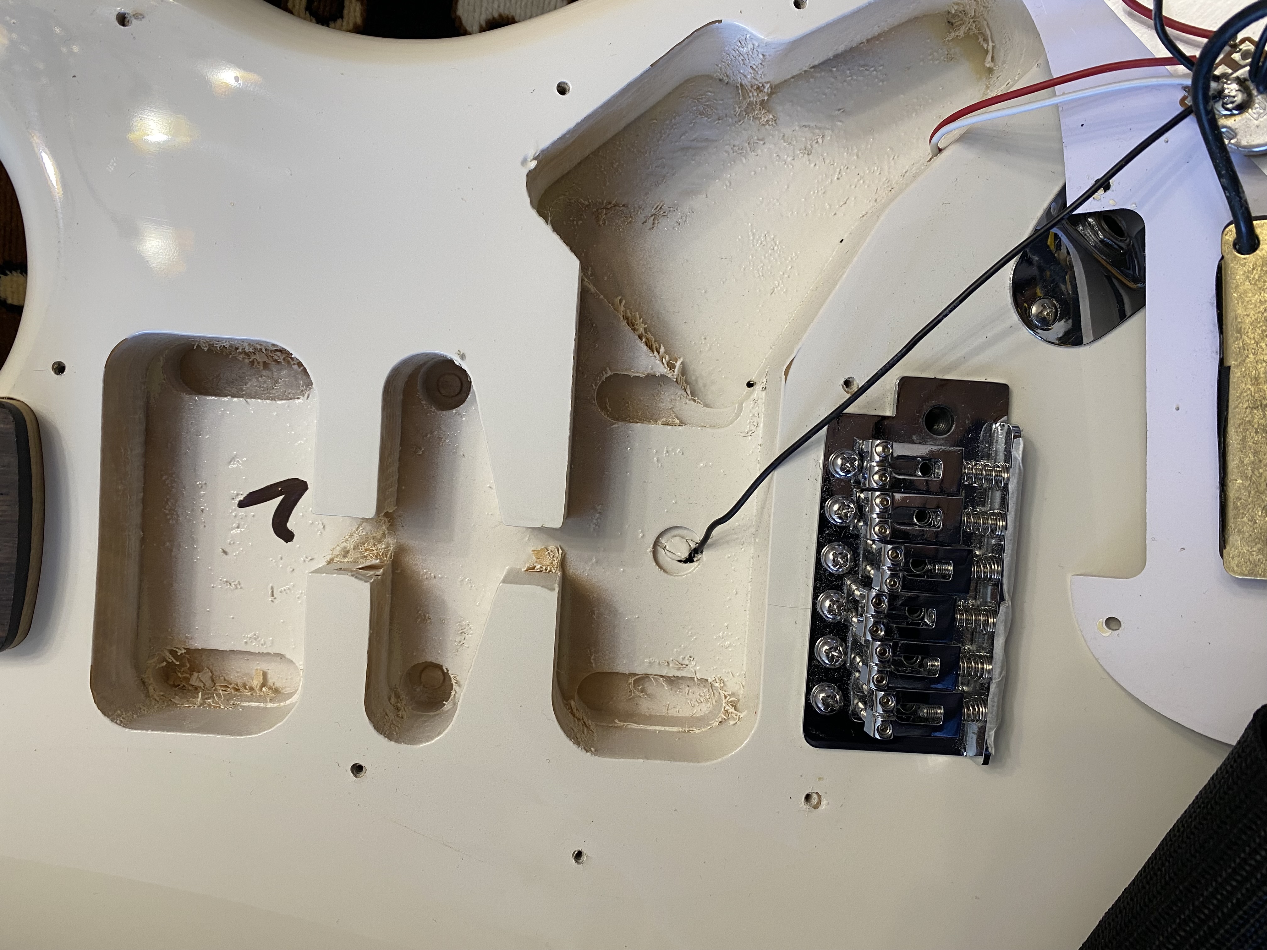 FENDER SQUIER Stratocaster (экранируем электрогитару)